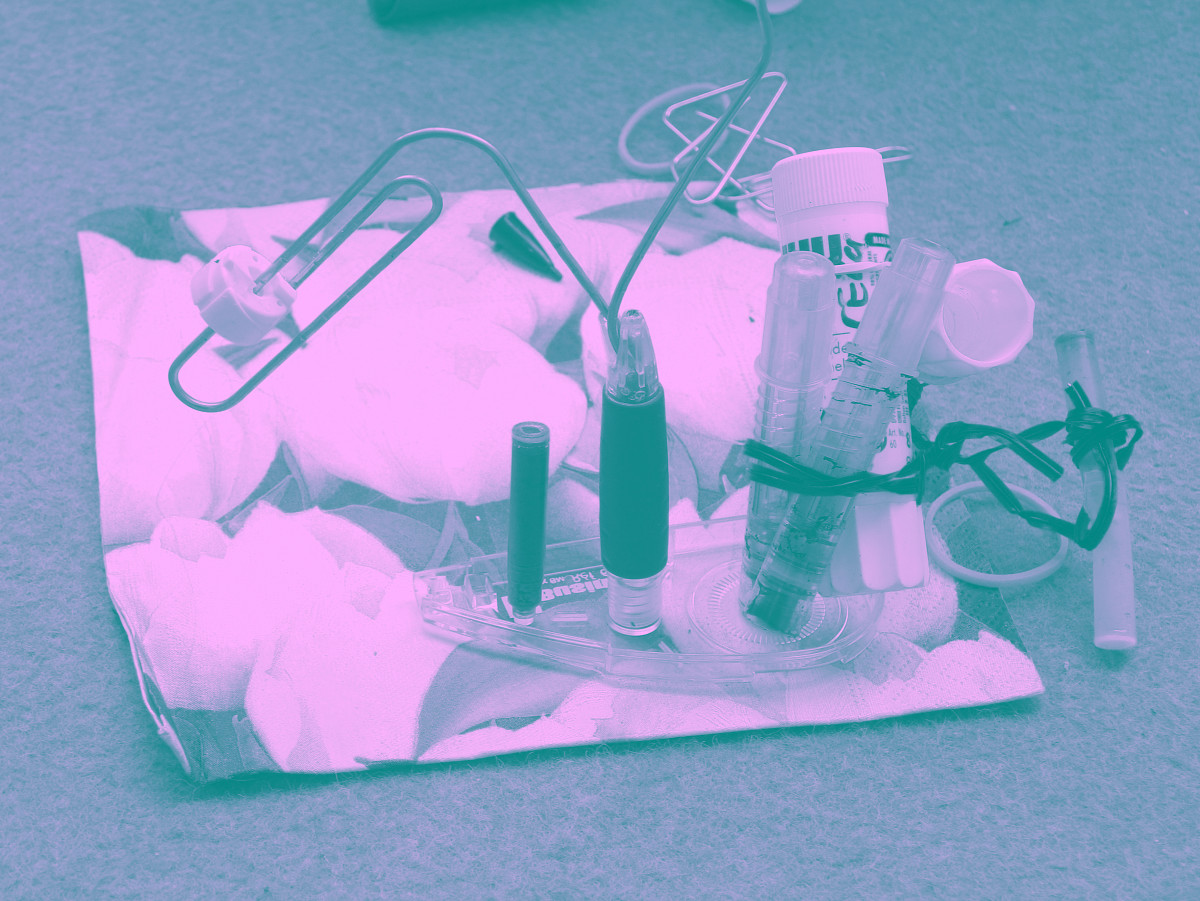 Photographie d'un dispositif enfantin représentant un laboratoire de scientifique