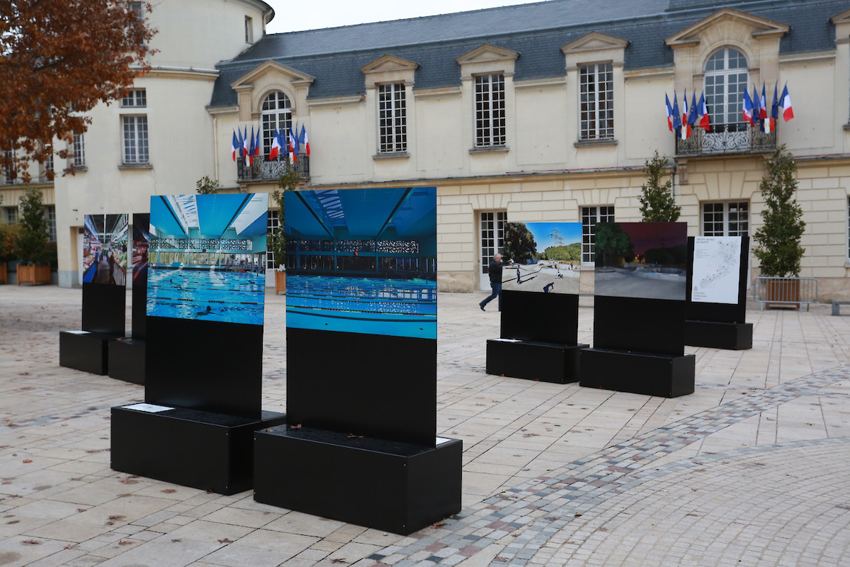 Des photographies sur la place de la mairie de Clamart