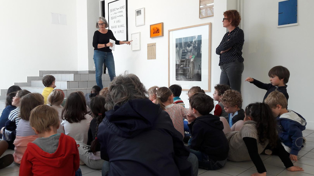 Visite de scolaires à l'exposition